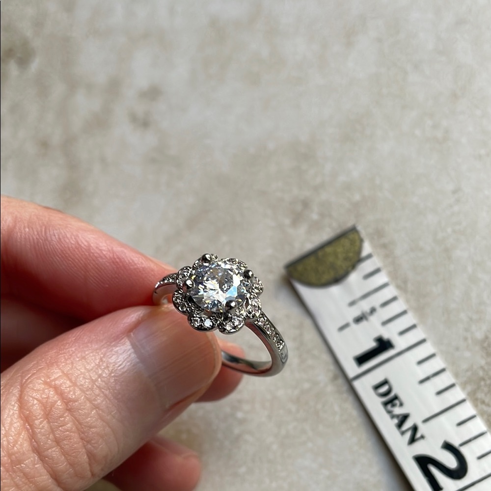 🖤5/$25 Elegant Silver size 8 zircon Diamond Ring - Picture 12 of 16